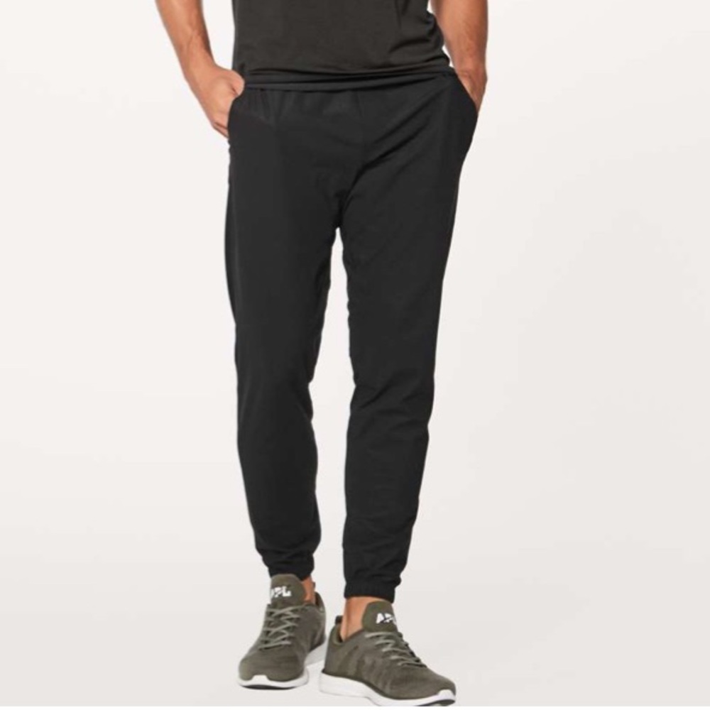 Lululemon men’s surge black joggers 29”